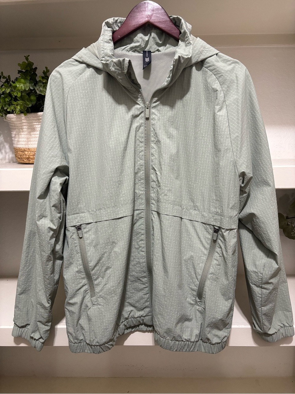 All In Motion Men’s Windbreaker Size M